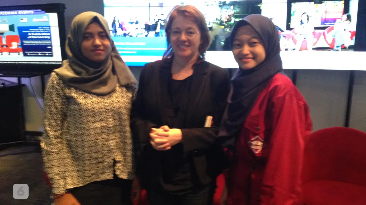 Intan Utami, Laura Nix, dan Nuha Anfaresi