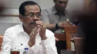 Jaksa Agung H. M. Prasetyo saat rapat dengan Komisi III DPR RI di Kompleks Parlemen, Senayan, Jakarta, Rabu (1/2). Prasetyo mengungkapkan telah mengeksekusi sekitar 1.800 perkara pidana khusus korupsi. (Liputan6.com/Johan Tallo)