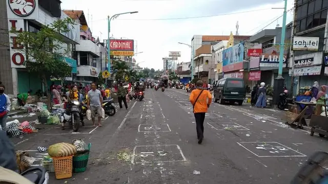Unik, Ini 6 Potret Pasar Salatiga Terapkan Physical Distancing