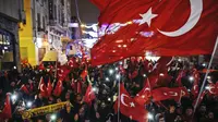 Pengunjuk rasa di depan kantor konsuler Belanda di Ankara (AP)