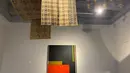 Pada pameran FASET: Estetika Tenun dalam Modernitas Seni, CTI juga menampilkan instalasi indah. Karya Instalasi seni hasil kolaborasi dengan Hendra Kusuma, yang bertajuk FUTURE/CULTURE. [ Foto dok: Fimela.com ]