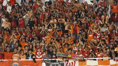 Para Jakmania merayakan kemenangan Persija Jakarta atas Bali United pada final Piala Presiden di SUGBK, Jakarta, Sabtu (17/2/2018). Persija menang 3-0 atas Bali United. (Bola.com/M Iqbal Ichsan)