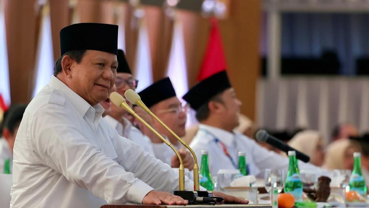 VIDEO: KERAS Perintah Prabowo Bikin Pejabat sampai Berdiri Hormat: Turunkan Tiket Pesawat & Haji