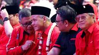 Sekjen DPP PDI Perjuangan (PDIP) Hasto Kristiyanto melontarkan sebuah pantun saat berpidato di acara konsolidasi DPD PDIP DKI Jakarta bersama Ganjar Pranowo, di Hall Basket Senayan, Jakarta, Minggu (4/6/2023). (Foto: Dokumentasi PDIP).