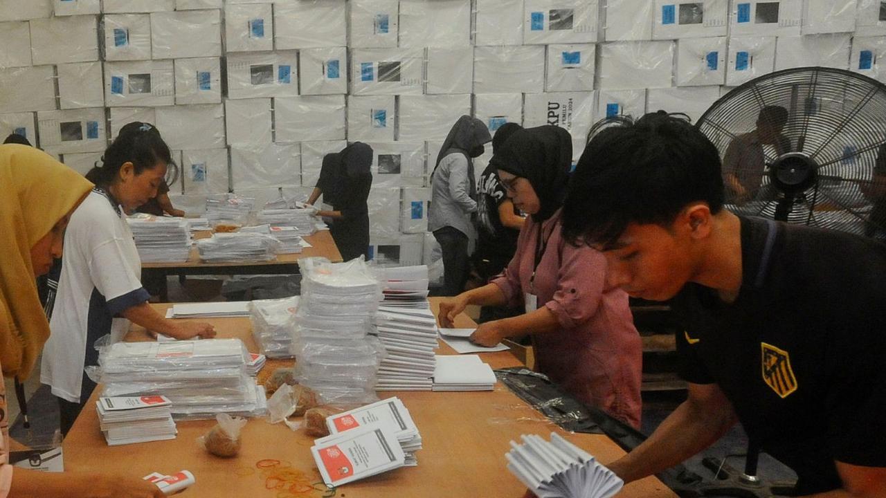 Sanksi bagi yang melanggar larangan ini berupa ancaman pidana kurungan paling lama satu tahun dan denda maksimal sebesar Rp12 juta.