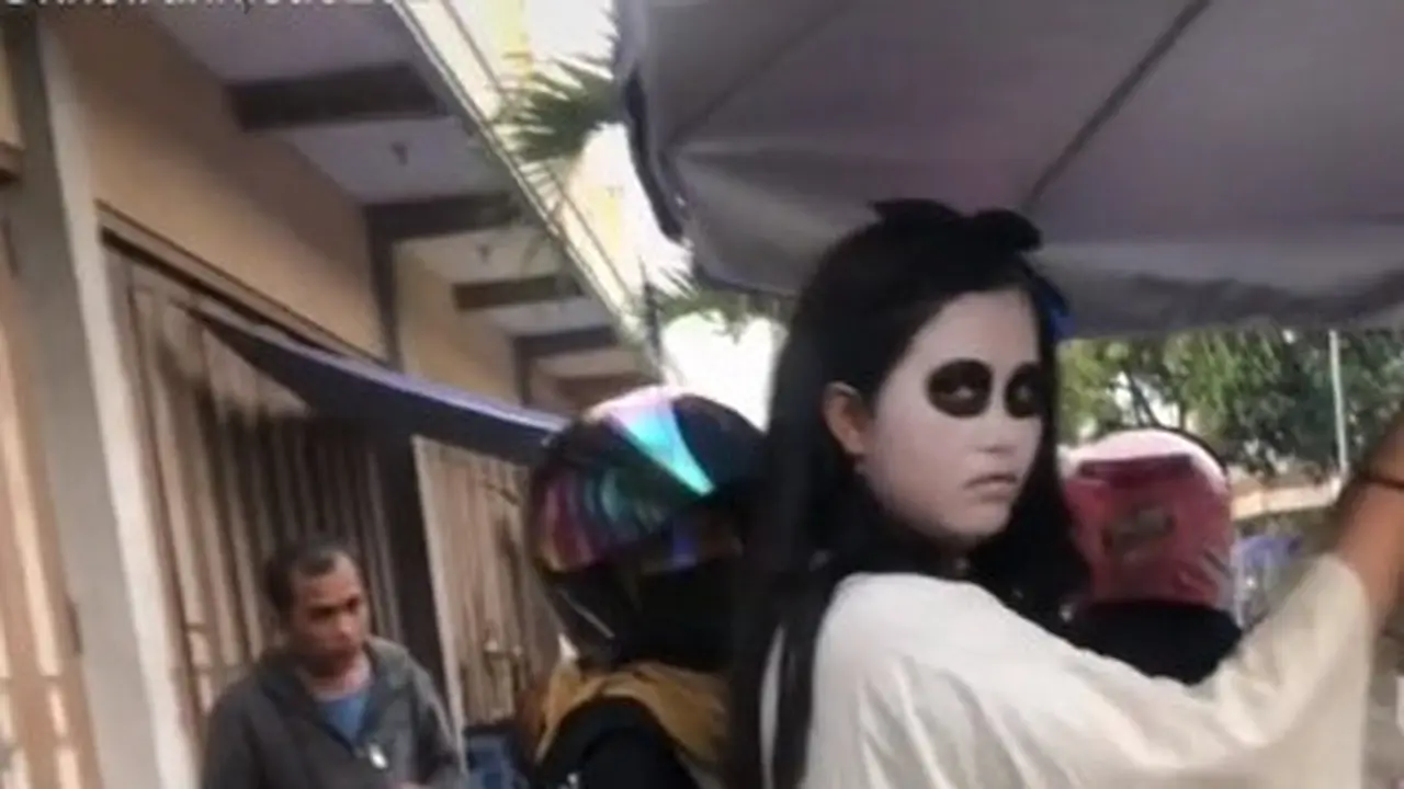 Saat Mbak Kuntilanak Jualan Papeda Jadi Viral di TikTok