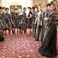 18 koleksi busana LeViCo Tenun NTT dipakai para model di Paris Fashion Week (Liputan6.com/Pool/Julie S Laiskodat)