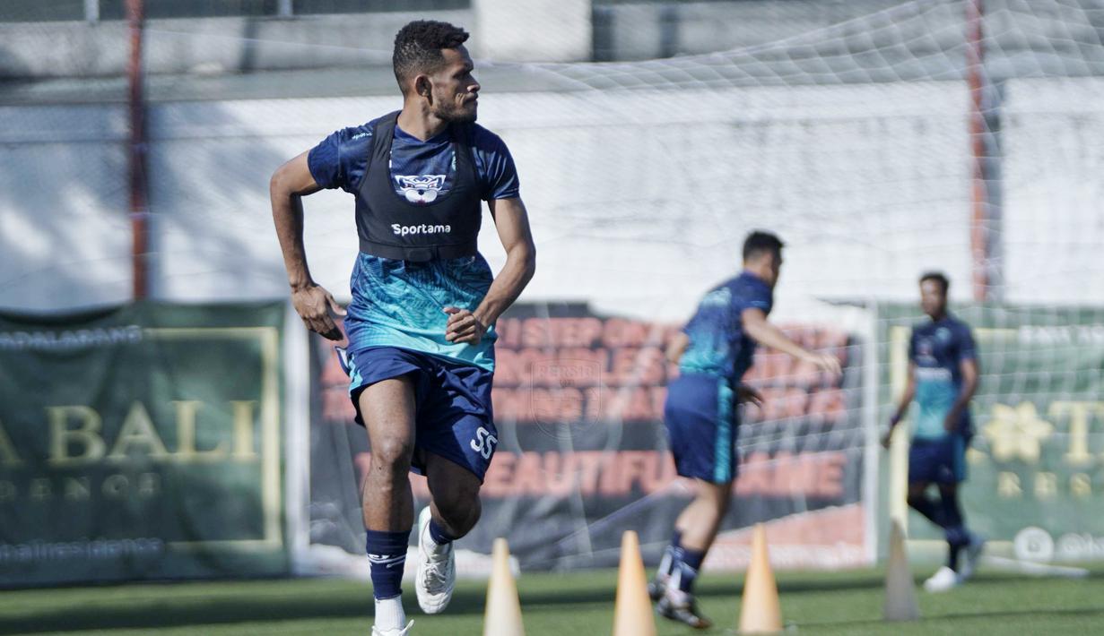 Pemain bernomor punggung 55 yang baru bergabung dengan Pangeran Biru beberapa hari sebelum laga ini pun menyatakan siap tampil maksimal. (Dok. Persib)