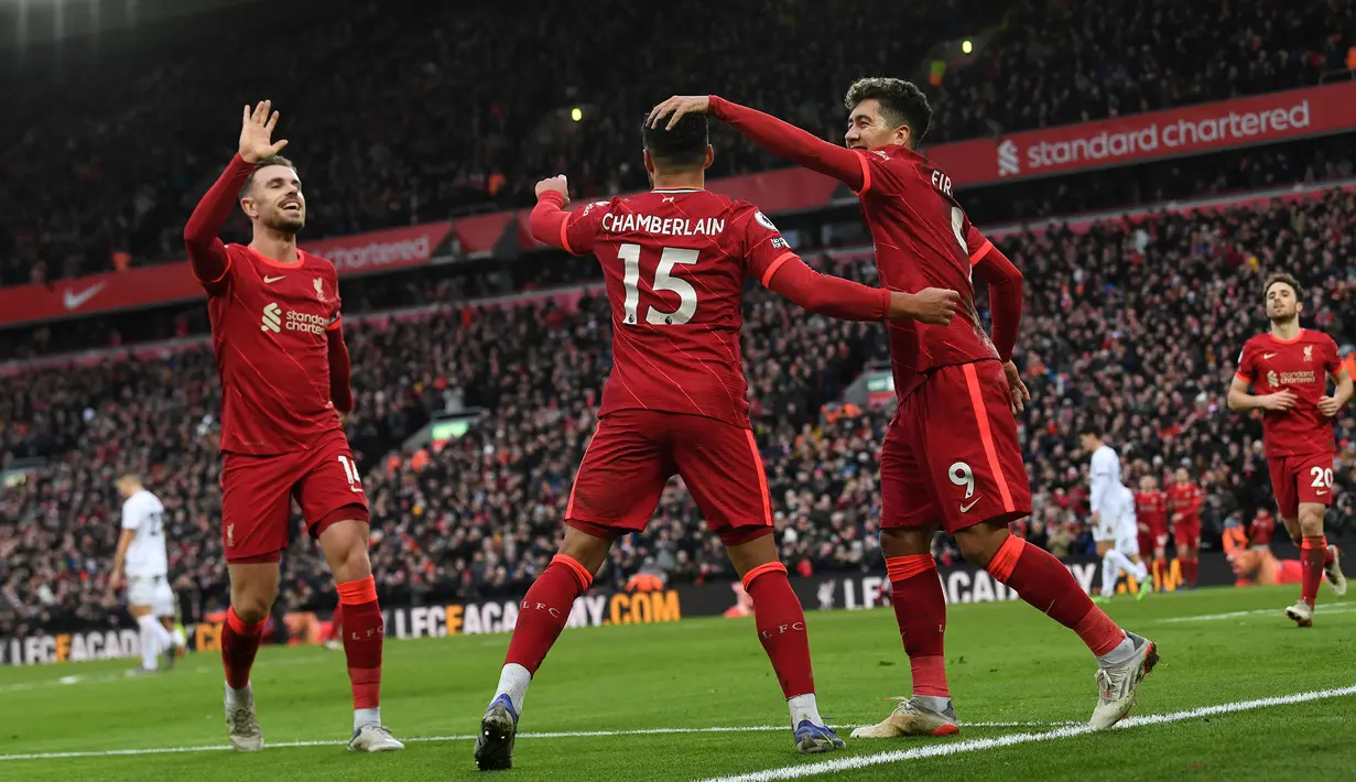 Liverpool menjadi satu-satunya klub yang tak terkalahkan di laga kandang Liga Inggris musim ini. The Reds mampu membawa 36 poin dari 14 pertandingan kandangnya. Mereka juga berpotensi untuk memangkas bahkan menyamakan poin dari sang pemuncak klasemen pada pekan-pekan terakhir ini. (AFP/Paul Ellis)