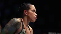 Amanda Nunes bakal menghadapi Holly Holm pada perebutan sabuk juara UFC kelas bantam (57-61 kg) di T-Mobile Arena, Sabtu (6/7/2019) atau Minggu pagi WIB. (AFP/Sean M. Haffey)