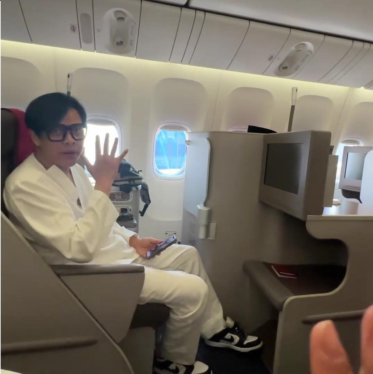 3 Potret Armand Maulana dan Dewi Gita Ajak Anak Pergi Umrah, Laksanakan Ibadah Sekeluarga
