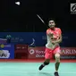 Ganda campuran Indonesia, Tontowi Ahmad/Liliyana Natsir mengembalikan kok ke arah Yugo Kobayashi/Misaki Matsumoto (Jepang) pada 16 besar Indonesia Open 2018 di Istora GBK Jakarta, Kamis (5/7). Tontowi/Liliyana unggul. (Liputan6.com/Helmi Fithriansyah)