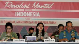 Kiri-kanan: Menkes Nila F Moeloek, Menko PMK Puan Maharani dan KSAL Laksamana TNI Ade Supandi saat Rapat Koordinasi tingkat menteri, Jakarta, Kamis (18/6/2015). Rakor membahas Persiapan Sail Tomini dan Festival Boalemo 2015. (Liputan6.com/Johan Tallo)