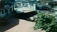 `Horor` Saat Sinkhole Raksasa Menelan Puluhan Rumah di Brasil