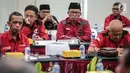 Pimpinan partai tingkat provinsi (DPD) mengikuti Rapat Kordinasi Nasional (Rakornas) pemenangan Pileg dan Pilpres 2019 di kantor DPP PDIP, Jakarta, Sabtu (1/12). Rakornas mengambil tema 'Berjuang Untuk Kesejahteraan Rakyat'. (Liputan6.com/Faizal Fanani)