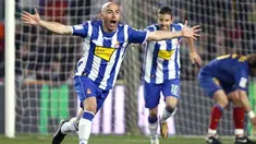 Espanyol&acute;s Ivan De La Pena celebrates after scoring against Barcelona during their Spanish League match on February 21, 2009 at Camp Nou stadium in Barcelona. Espanyol won 2-1. AFP PHOTO/STR