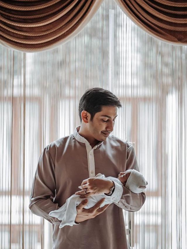 6 Pesona Lukman Azhari, Suami Medina Zein yang Bertubuh Atletis