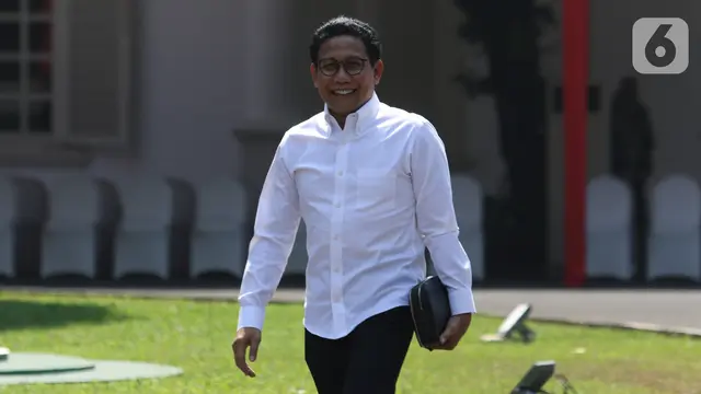 Acungan Jempol Kakak Kandung Cak Imin Saat Tiba di Istana