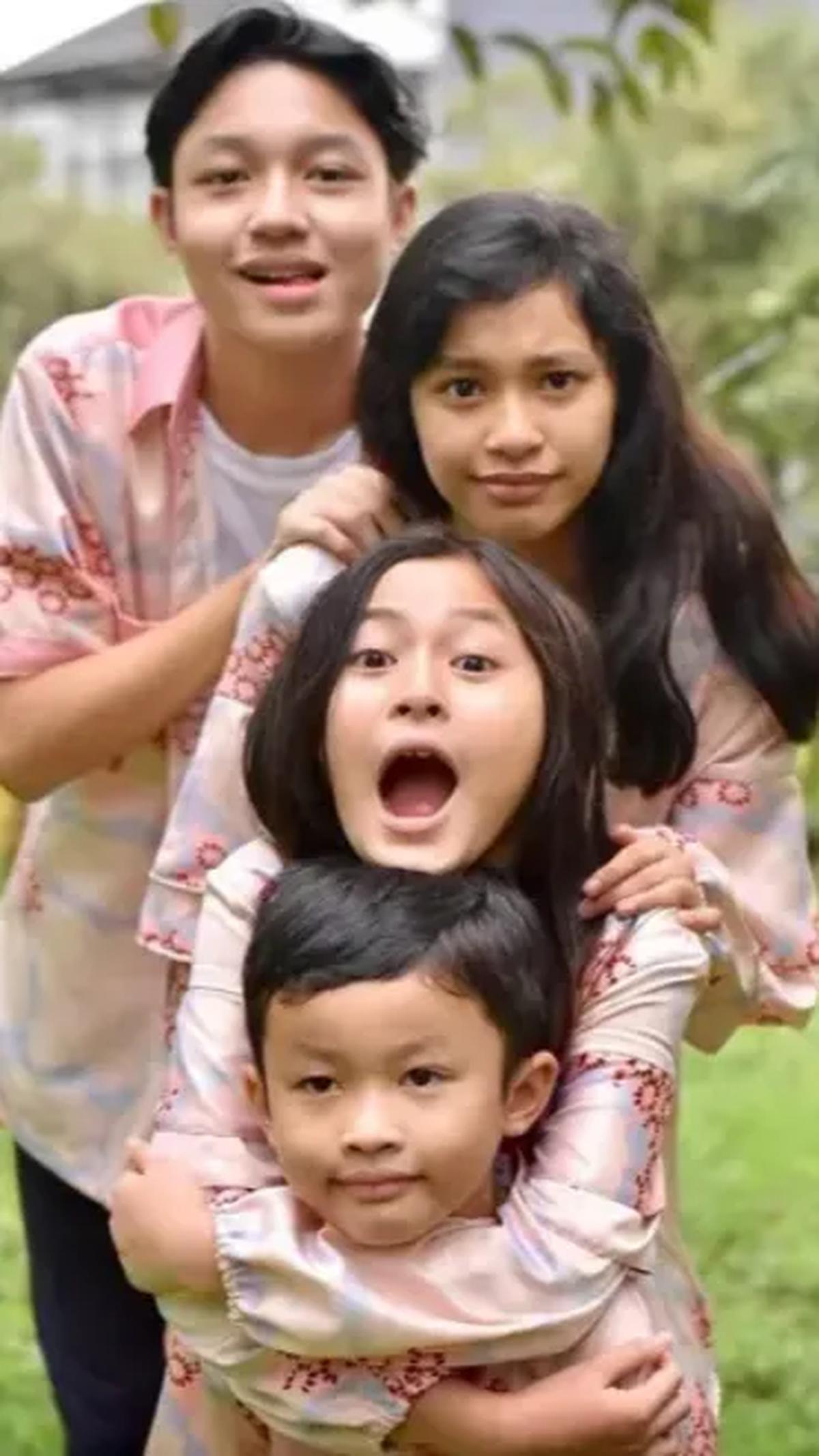 Sering Pakai Baju Kembaran dengan Saudara Lainnya<br>