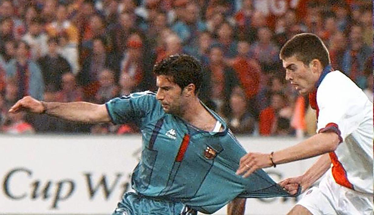 Figo pindah ke Spanyol dan bergabung dengan Barcelona pada 1995. Selama lima musim di Barcelona, Figo meraih berbagai gelar bergengsi seperti dua trofi Liga Spanyol. (AFP/Gerard Cerles)