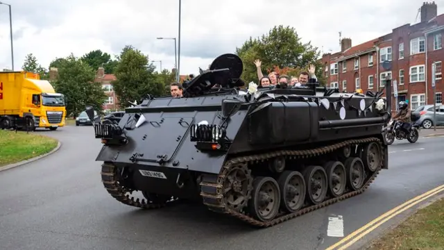 beli tank untuk dijadikan taksi