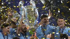 Manchester City sukses membungkam Inter Milan 1-0 pada laga final Liga Champions 2022/2023 di Ataturk Olympic Stadium, Turki, Minggu (11/6/2023) dini hari WIB. Gol tunggal The Citizens dicetak lewat sepakan cantik Rodri pada menit ke-68 yang bersarang di pojok kiri gawang Andre Onana. Hasil ini memastikan Man City membuat Treble Winners musim ini dengan menjuarai Liga Inggris, Piala FA dan Liga Champions, menyamai apa yang dilakukan sang rival, Manchester United pada musim 1998/1999. (AP Photo/Antonio Calanni)