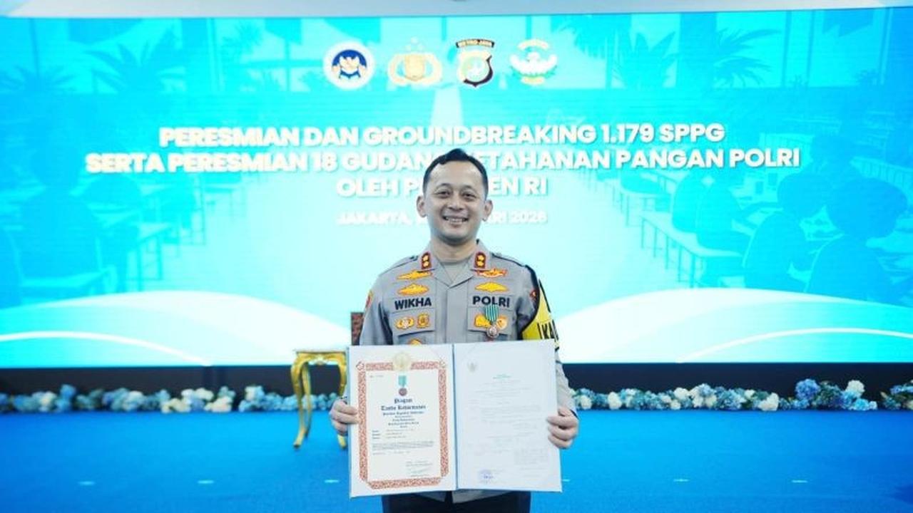 Presiden Prabowo Anugerahi Kapolres Bogor Satyalancana Wira Karya atas Suksesnya Program MBG