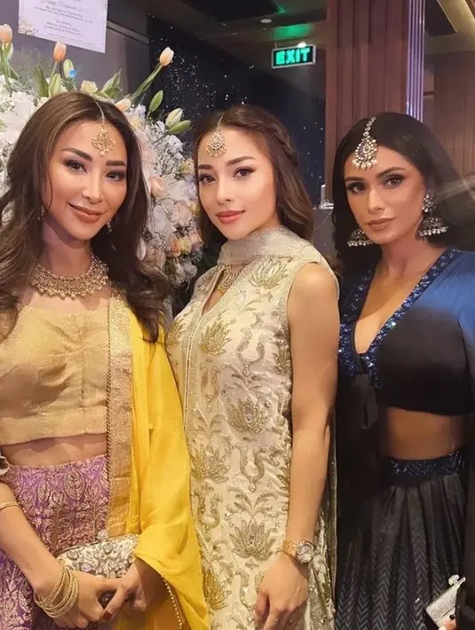 Perempuan kelahiran 29 Juni 1994 terlihat memesona saat mengenakan busana India. Penampilan menawan dari Nikita Willy ini dipuji netizen. Tak heran foto Nikita Willy ini banjir like dan komentar dari netizen. (Liputan6.com/IG/fansstars_nikita_willy)