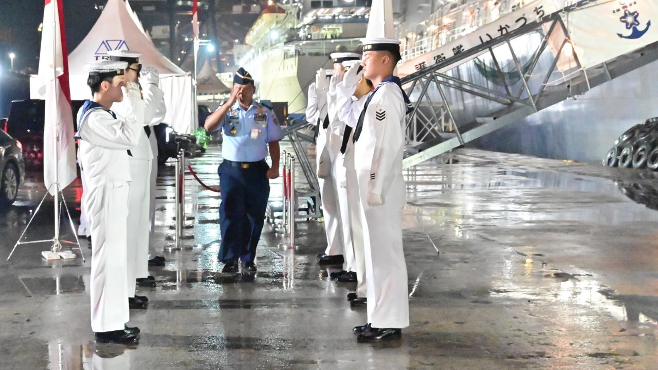 FOTO: Kaskoopsudnas Hadiri Resepsi Kapal Perang Jepang di Tanjung Priok