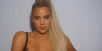 Khloe Kardashian kini hamil 8 bulan, namun ia sepertinya tampul percaya diri dengan keadaan tubuhnya saat ini.  (instagram/khloekardashian)