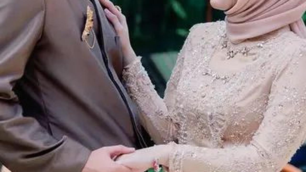 Sebagai adik dari Rizky Febian, Putri Delina tampil mendampingi sang kakak dalam rangkaian acara pernikahan.