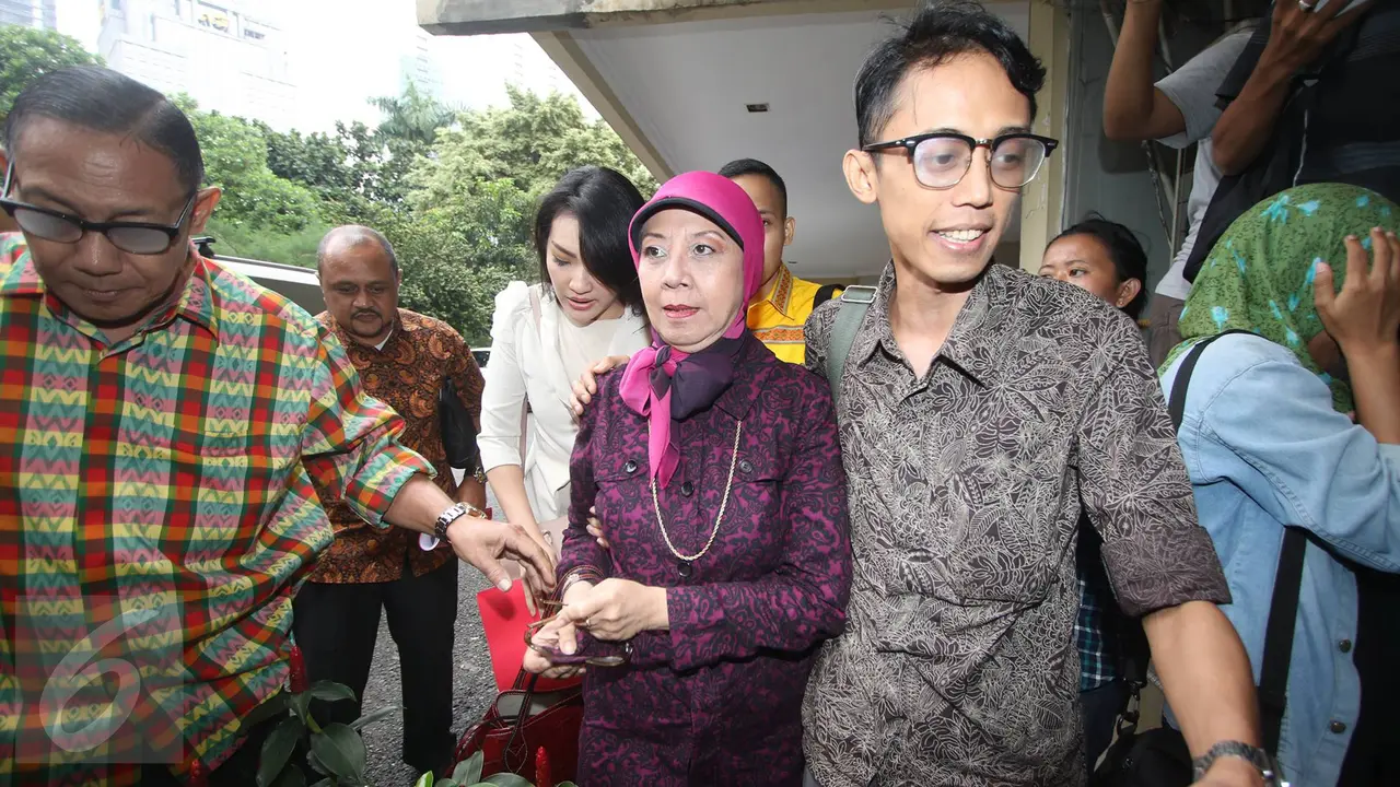20160930-Ario Kiswinar Laporkan Mario Teguh ke Polda Metro Jaya-Jakarta