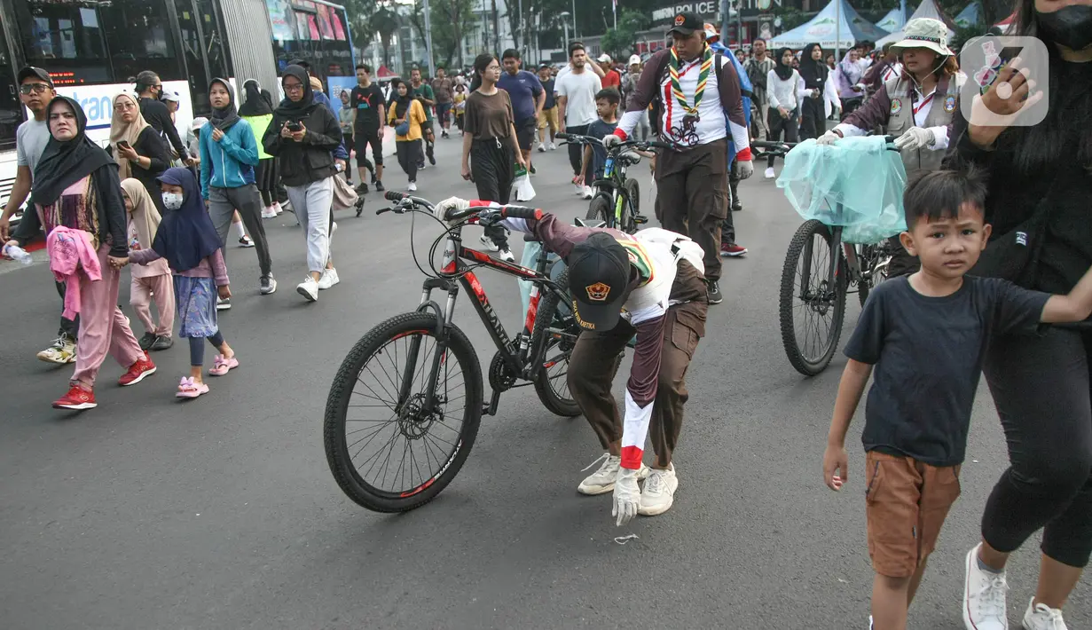 Aksi para anggota Pramuka tersebut untuk menciptakan lingkungan yang bersih dan berkualitas bagi warga. (merdeka.com/Arie Basuki)