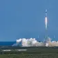 Roket Falcon 9 dari SpaceX mengudara dengan membawa Satelit Satria-1 (dok: SpaceX)