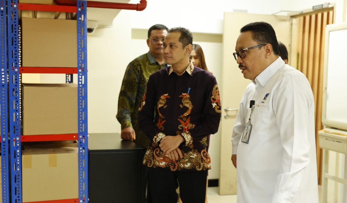 Albertina enggan membeberkan alasan mengapa baru Ghufron yang akan disidangkan. Sementara pimpinan KPK lainnya belum.<br>