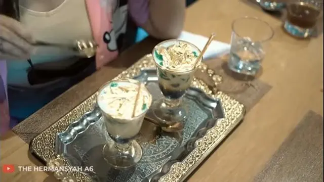 Ashanty dan Anang Hermansyah minum es cendol