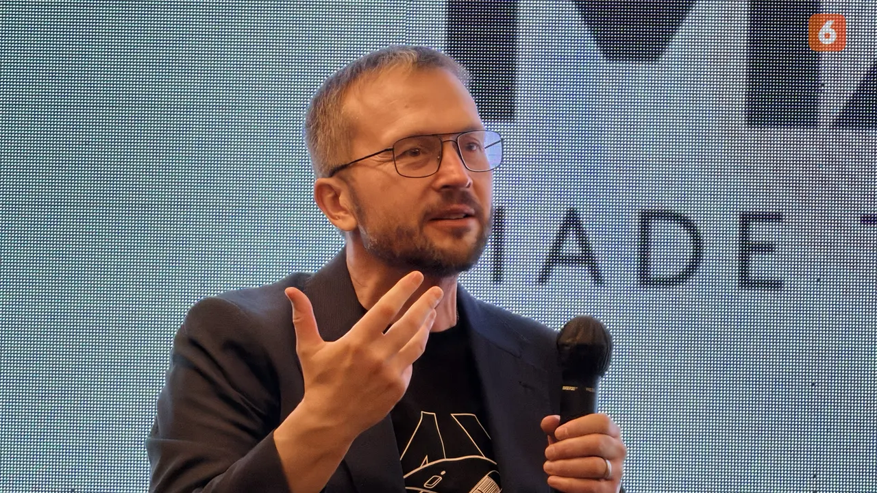 Maxim Bondar, Head of Business & Marketing, MX