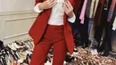 <p>One set blazer warna merah akan membuatmu tampil bersinar dan bercahaya. (instagram/gal_gadot)</p>