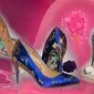 Sepatu bertema Beauty and The Beast ini menyempurnakan pernikahan negeri dongeng Anda. (BecciBoosCustomShoes/Etsy; Disney)