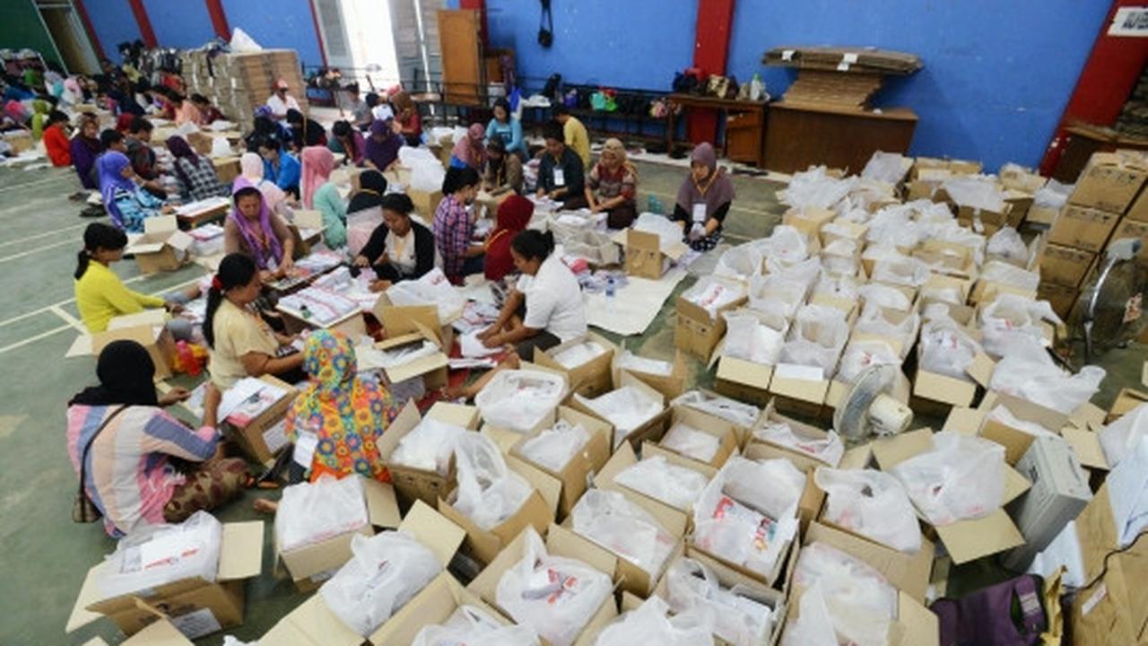 Memantau pelipatan dan penyortiran surat suara Pilkada Tangsel