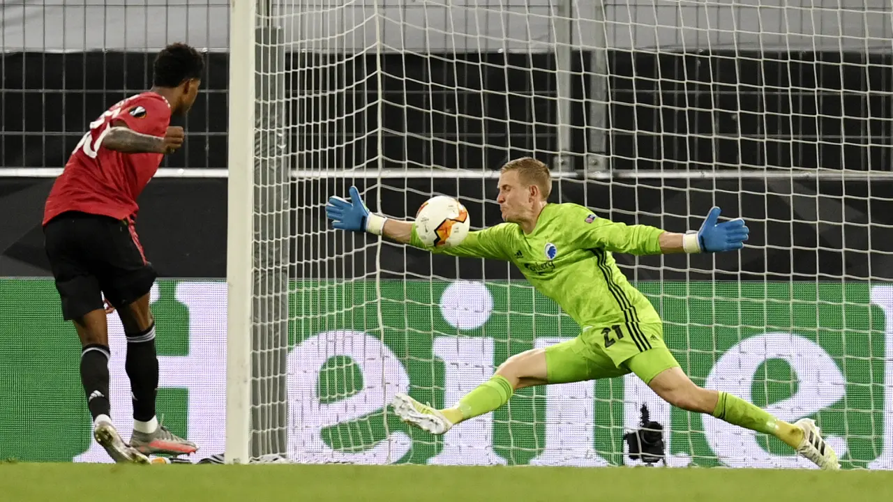 Karl-Johan Johnsson Kiper Copenhagen yang Membuat Manchester United Kerepotan