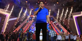 Bukan hanya sejumlah musisi dan selebriti, perayaan tahun baru 2018 juga dimeriahkan oleh Sandiaga Uno, sang Wakil Gubernur DKI Jakarta, di panggung Gempita 2018 tadi malam di Pantai Karnaval Ancol. (Deki Prayoga/Bintang.com)