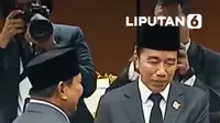 Ada momen menarik usai Presiden Prabowo Subianto menyampaikan pidato kenegaraannya dalam Sidang Tahunan MPR-DPR-DPD RI di Kompleks Parlemen, Jakarta. Setelah memberi salam hormat kepada pimpinan dewan, Prabowo bertolak ke lantai dua Ruang Paripurna untuk menyapa para mantan presiden, wakil presid...