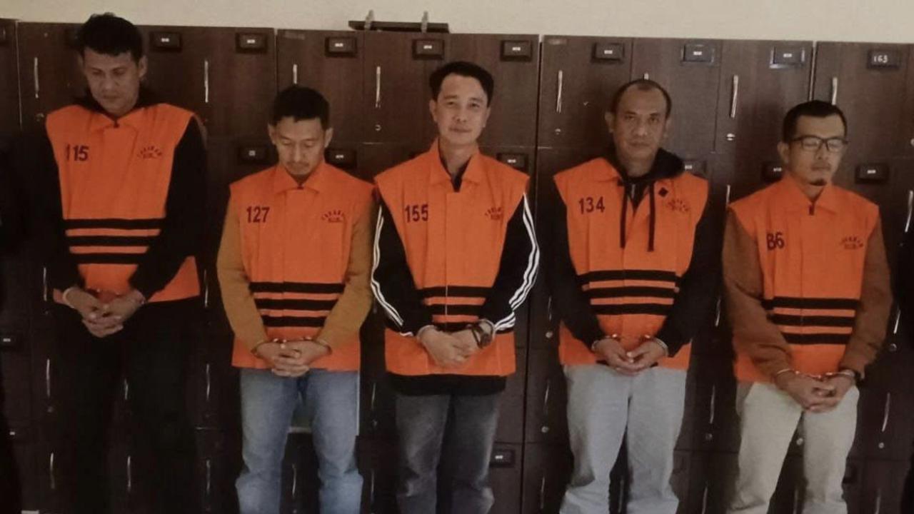 Pakai Rompi Oranye, Begini Tampang Bupati Rejang Lebong Usai Jadi Tersangka KPK, Barang Bukti Duit Rp756,8 Juta