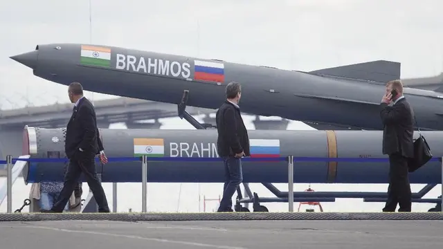Rudal BrahMos Buatan India-Rusia