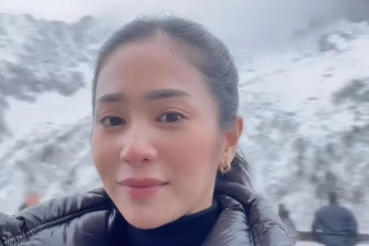Bunga Zainal sedang liburan di Swiss bersama keluarga