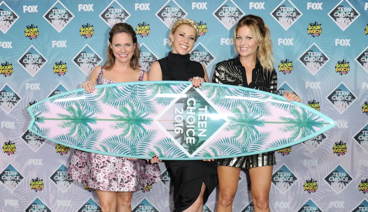 Pemilihan ajang penghargaan ini melibatkan pemirsa yang berusia 13-19 tahun. Andrea Barber, Jodie Sweetin dan Candace Cameron Bure terpilih acara TV komedi Fuller House. (Foto: Richard Shotwell/AP/Bintang.com)