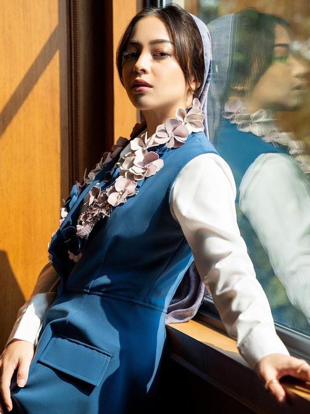 Potret Terbaru Nikita Willy Setelah Tunangan, Tampil Berhijab dan Elegan