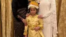 Menjelang hari pernikahan tersebut, Pangeran Mateen dan Anisha Rosnah menggelar acara pertunangan. Acara yang dinamakan Menghantar Tanda Diraja dan Pertunangan Diraja tersebut digelar  pada hari Selasa, 9 Januari 202 di Istana Nurul Iman, Brunei Darussalam.