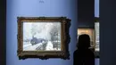 Lukisan karya Claude Monet yang berjudul 'Train in the Snow or The Locomotive' ditampilkan dalam pameran 'Monet. Capolavori dal Musee Marmottan' di Roma, Italia (18/10). (Angelo Carconi / ANSA via AP)